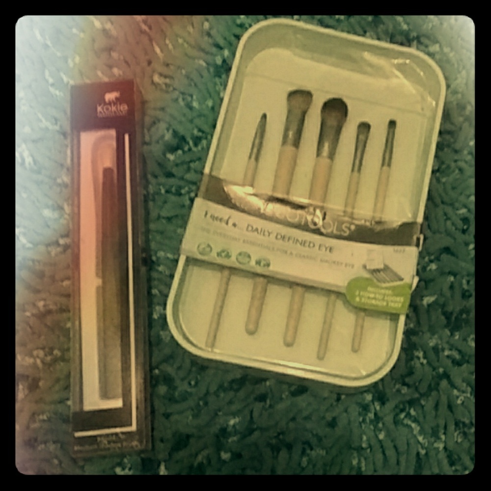 Makeup brush bundle